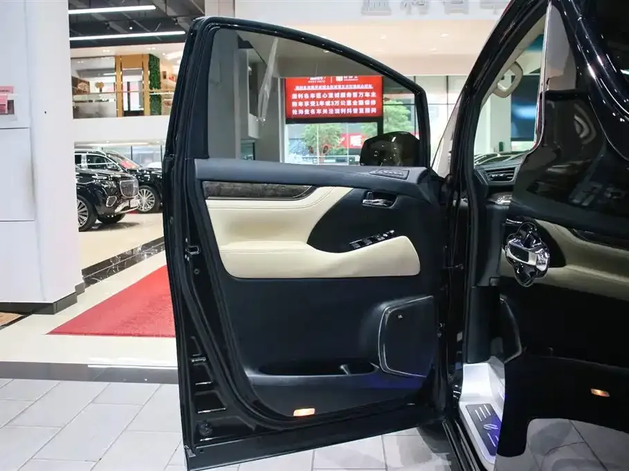 Toyota Alphard — фото 5