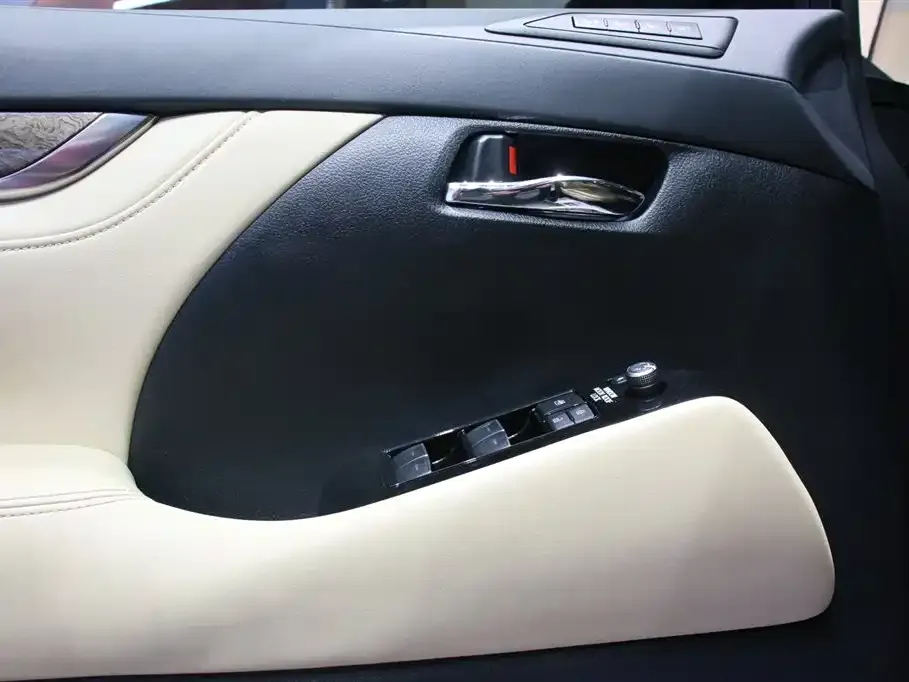 Toyota Alphard — фото 7