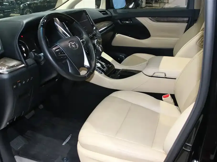 Toyota Alphard — фото 8