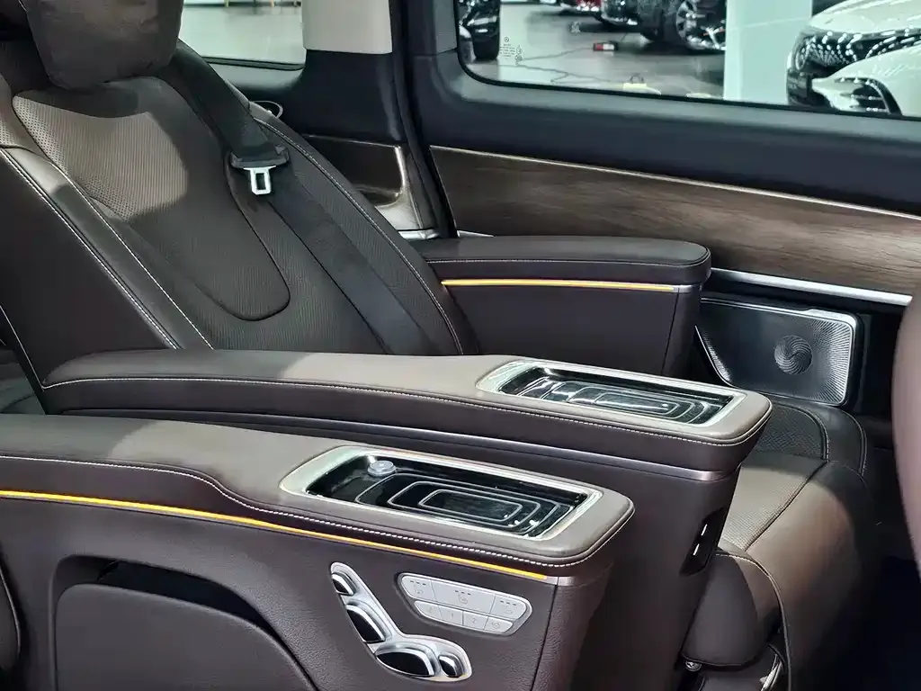 Mercedes-Benz V-Class 2024 из CN, фото 10