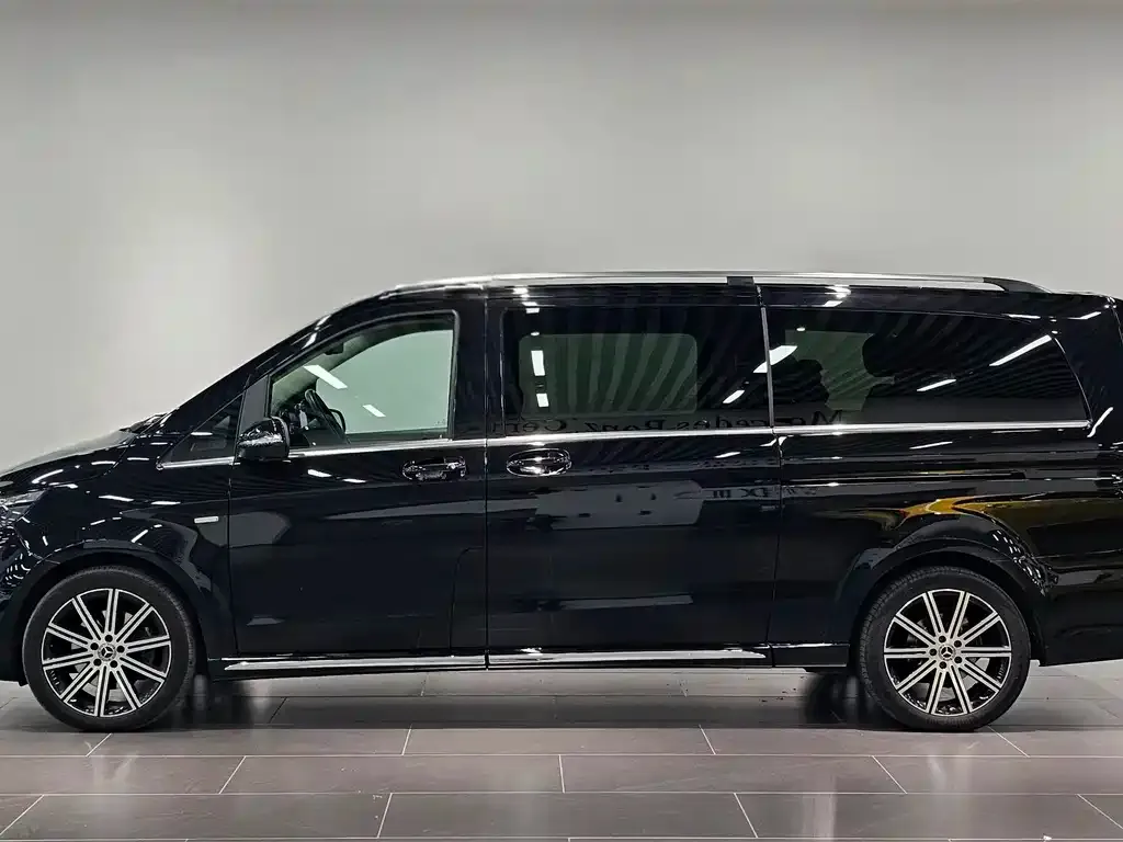 Mercedes-Benz V-Class 2024 из CN, фото 2