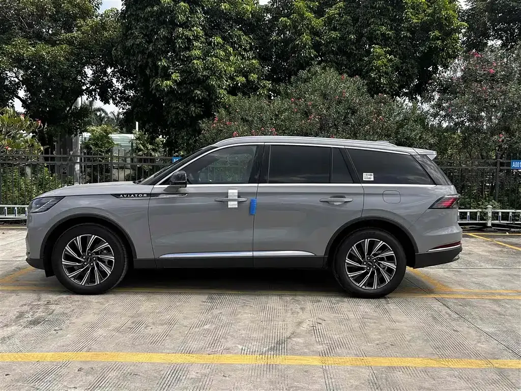 Lincoln Aviator 2025 из CN, фото 2