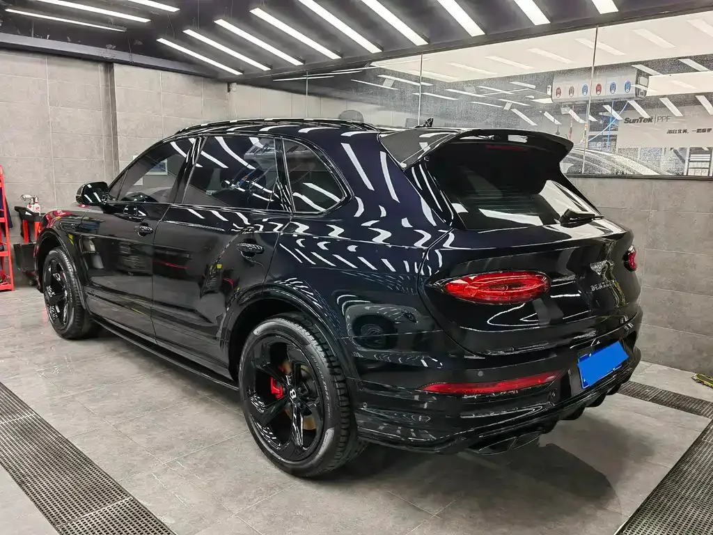 Bentley Bentayga 2023 из CN, фото 2