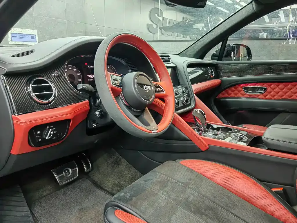 Bentley Bentayga 2023 из CN, фото 4
