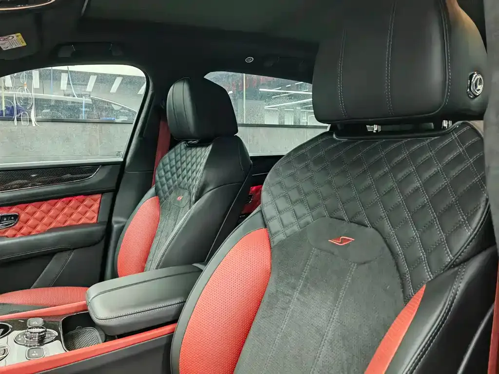 Bentley Bentayga 2023 из CN, фото 5