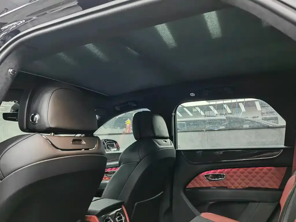 Bentley Bentayga 2023 из CN, фото 6