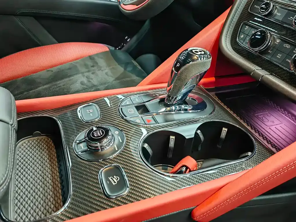 Bentley Bentayga 2023 из CN, фото 9