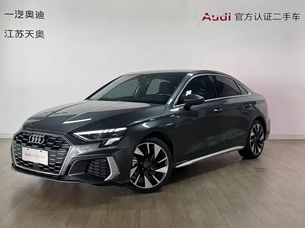 Audi A3 — фото 1