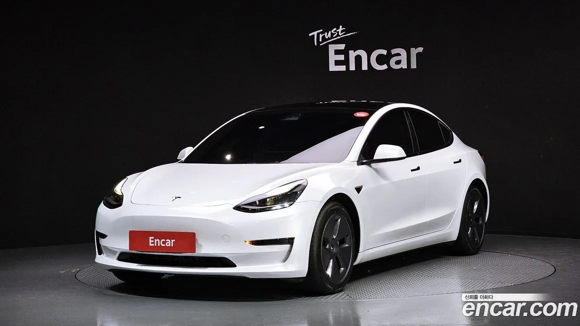 Tesla Model 3 — фото 1