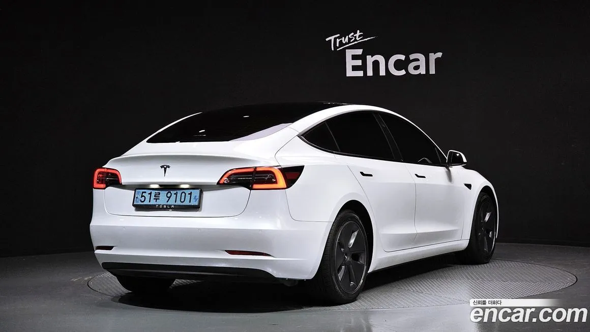 Tesla Model 3 — фото 2