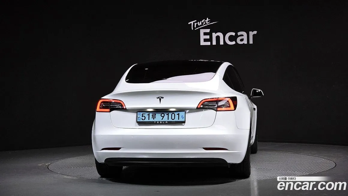 Tesla Model 3 — фото 4