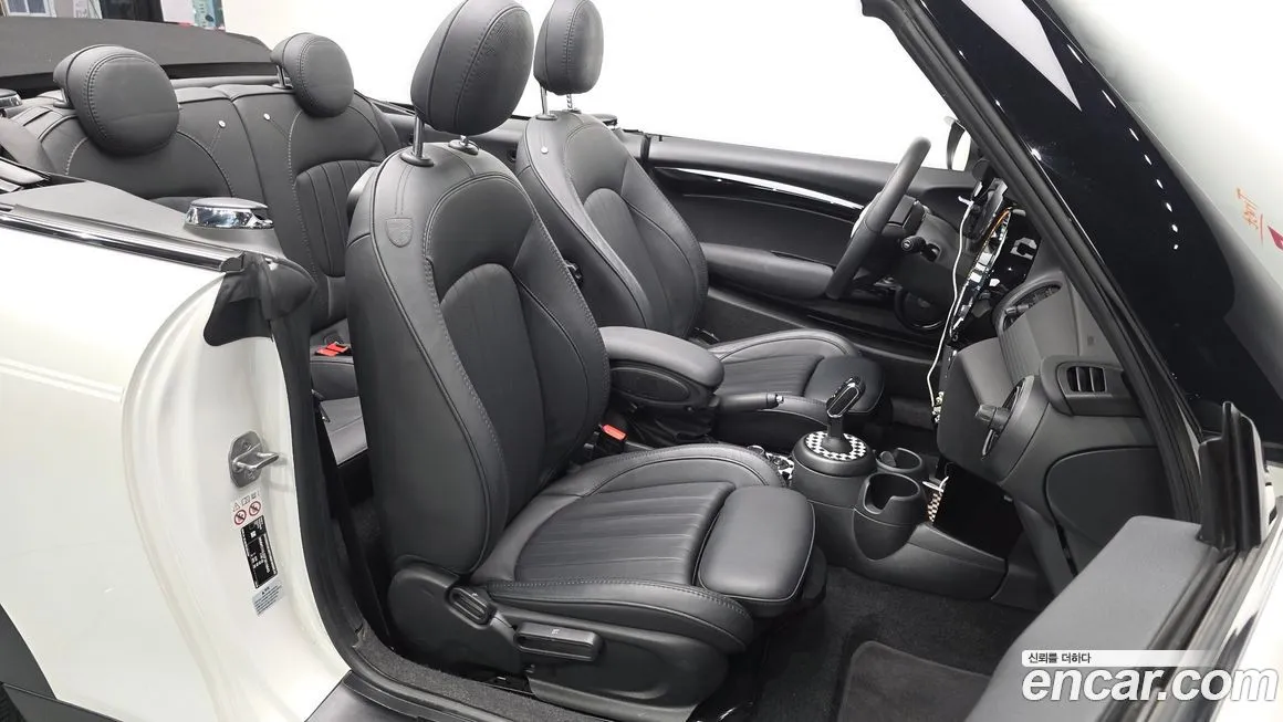 Mini Cooper Convertible 2023 из KR, фото 10