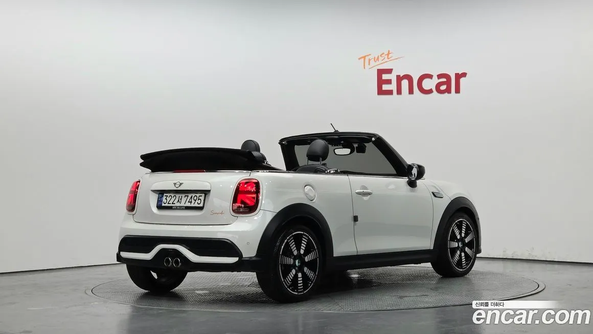 Mini Cooper Convertible 2023 из KR, фото 2
