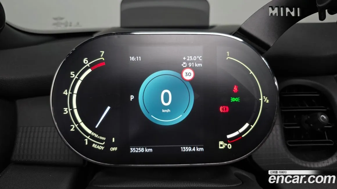 Mini Cooper Convertible 2023 из KR, фото 8
