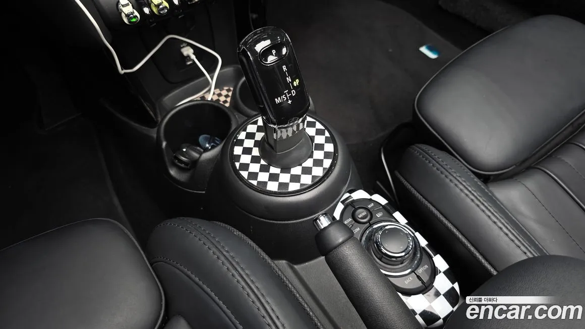 Mini Cooper Convertible 2023 из KR, фото 9
