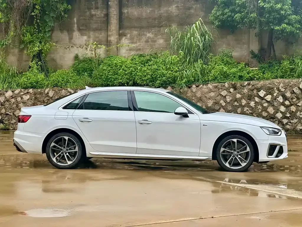 Audi A4L 2021 из CN, фото 8