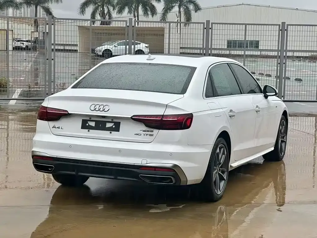 Audi A4L 2021 из CN, фото 9
