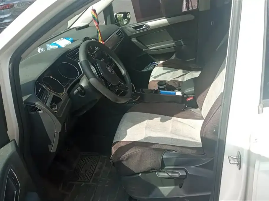 Volkswagen Touran 2021 из CN, фото 9