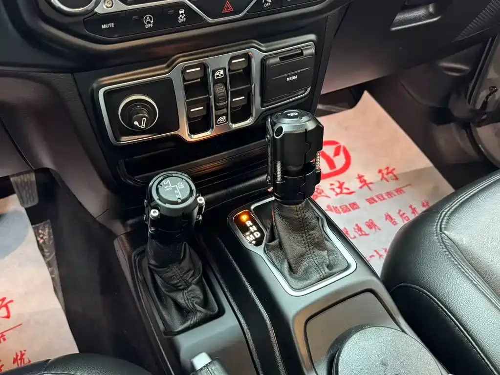 Jeep Wrangler 2023 из CN, фото 6