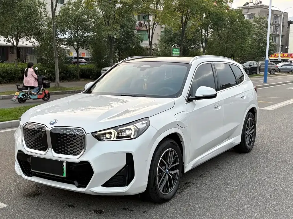 BMW iX1 2024 из CN, фото 1