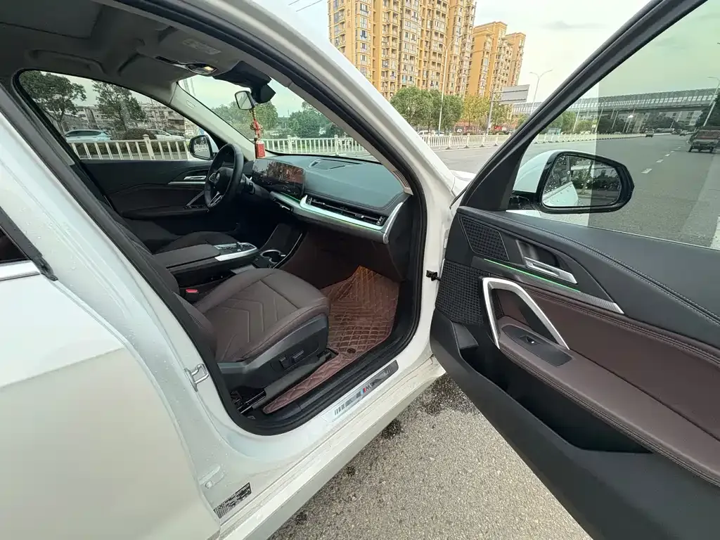 BMW iX1 2024 из CN, фото 10