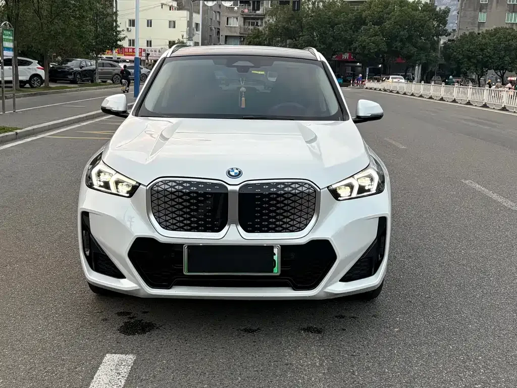 BMW iX1 2024 из CN, фото 2