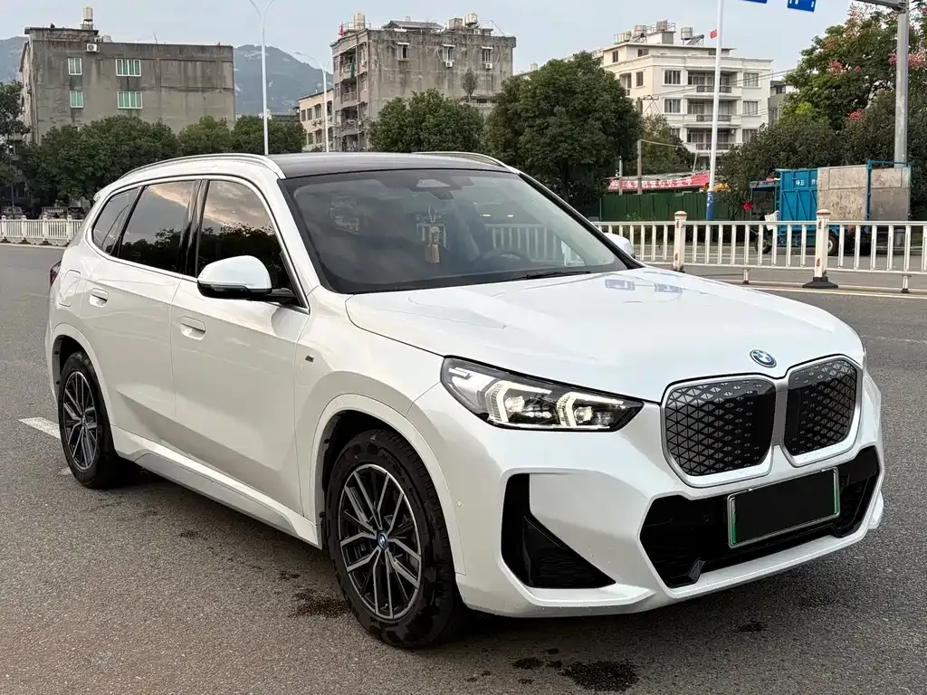 BMW iX1 2024 из CN, фото 3