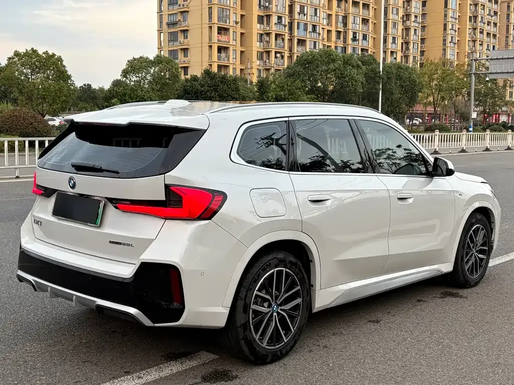 BMW iX1 2024 из CN, фото 4