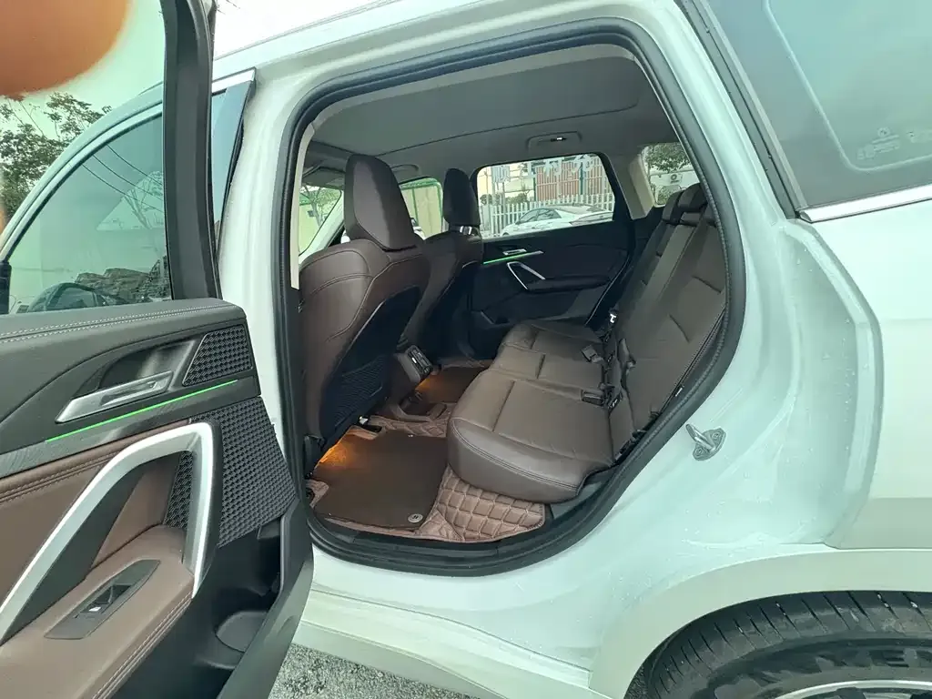 BMW iX1 2024 из CN, фото 7