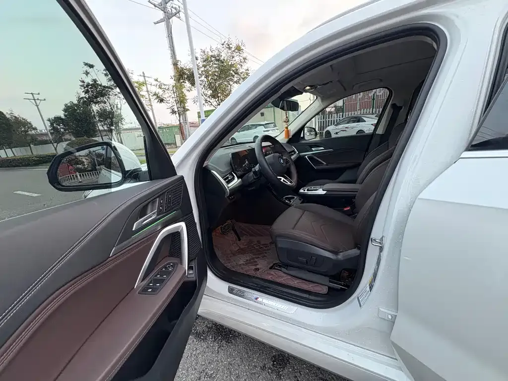 BMW iX1 2024 из CN, фото 8