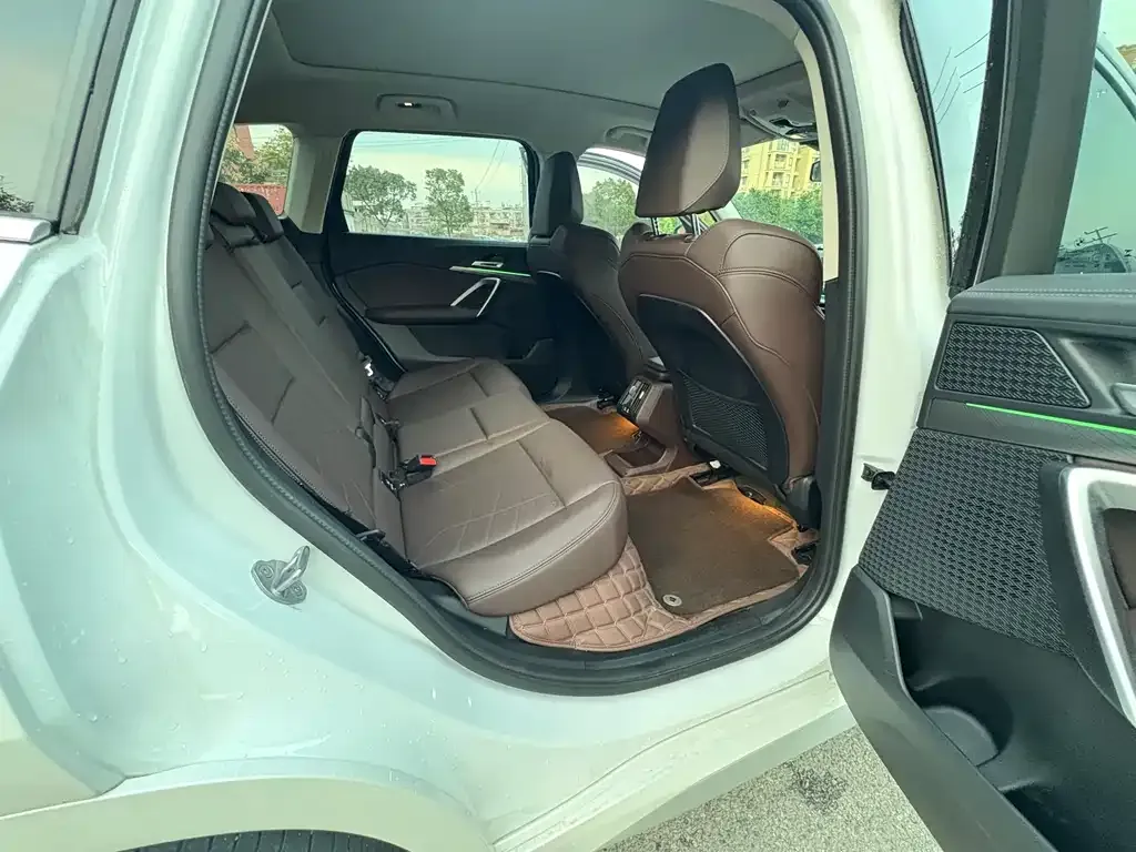 BMW iX1 2024 из CN, фото 9