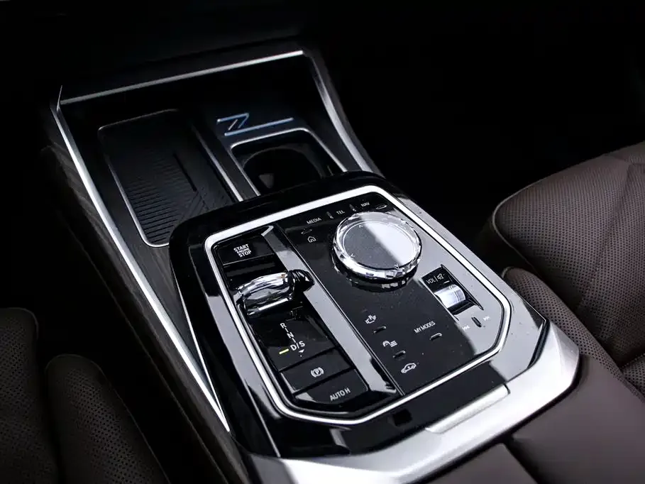 BMW 7 Series 2025 из CN, фото 9