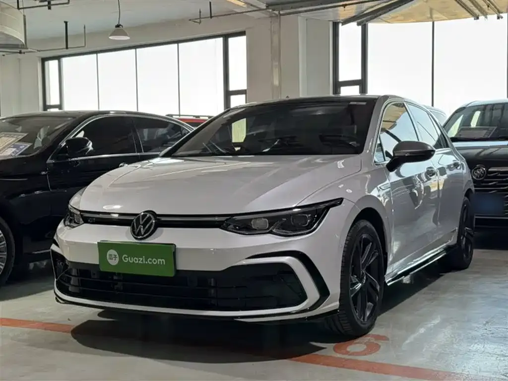 Volkswagen Golf 2023 из CN, фото 1