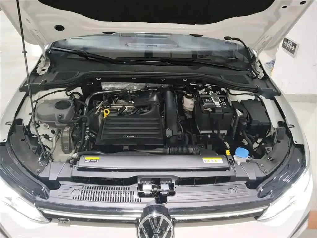 Volkswagen Golf 2023 из CN, фото 10
