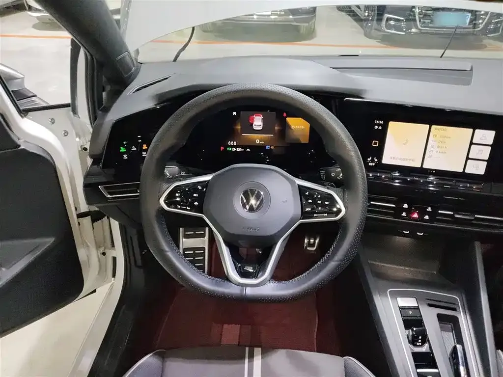 Volkswagen Golf 2023 из CN, фото 3