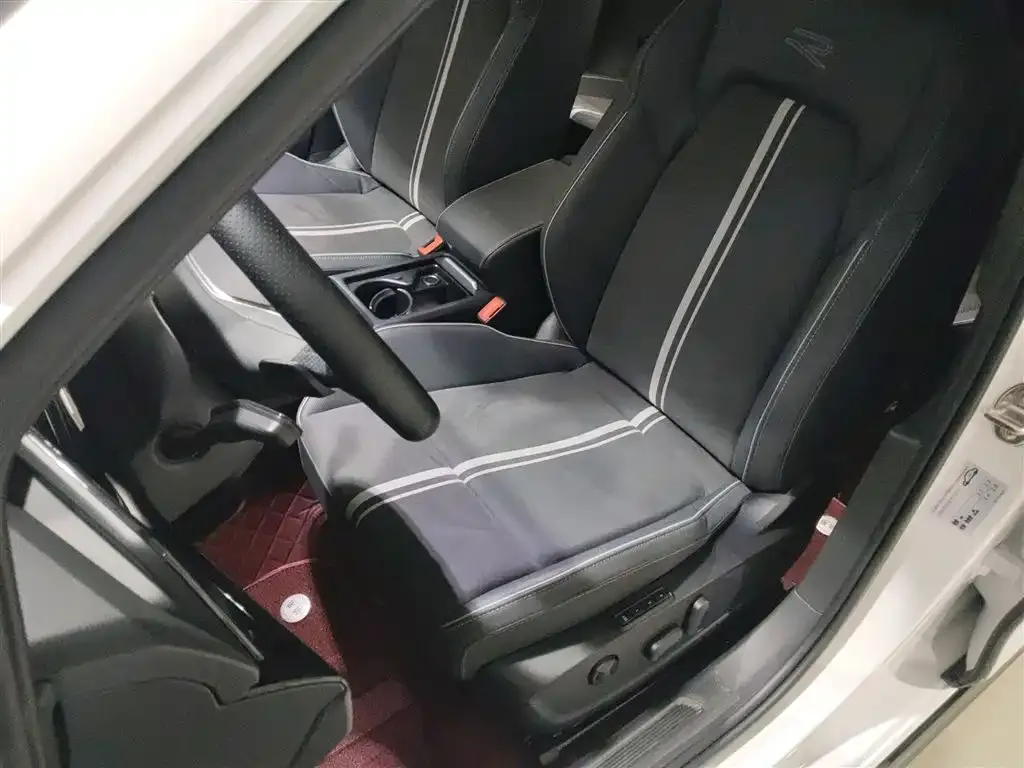 Volkswagen Golf 2023 из CN, фото 7
