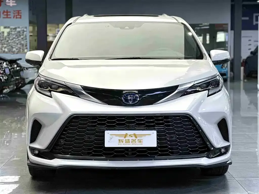 Toyota Granvia 2023 из CN, фото 2