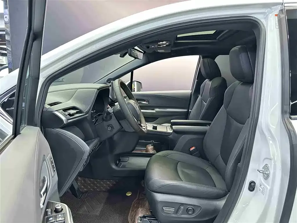 Toyota Granvia 2023 из CN, фото 5