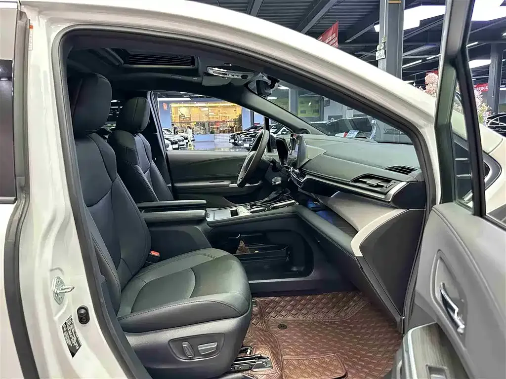Toyota Granvia 2023 из CN, фото 6