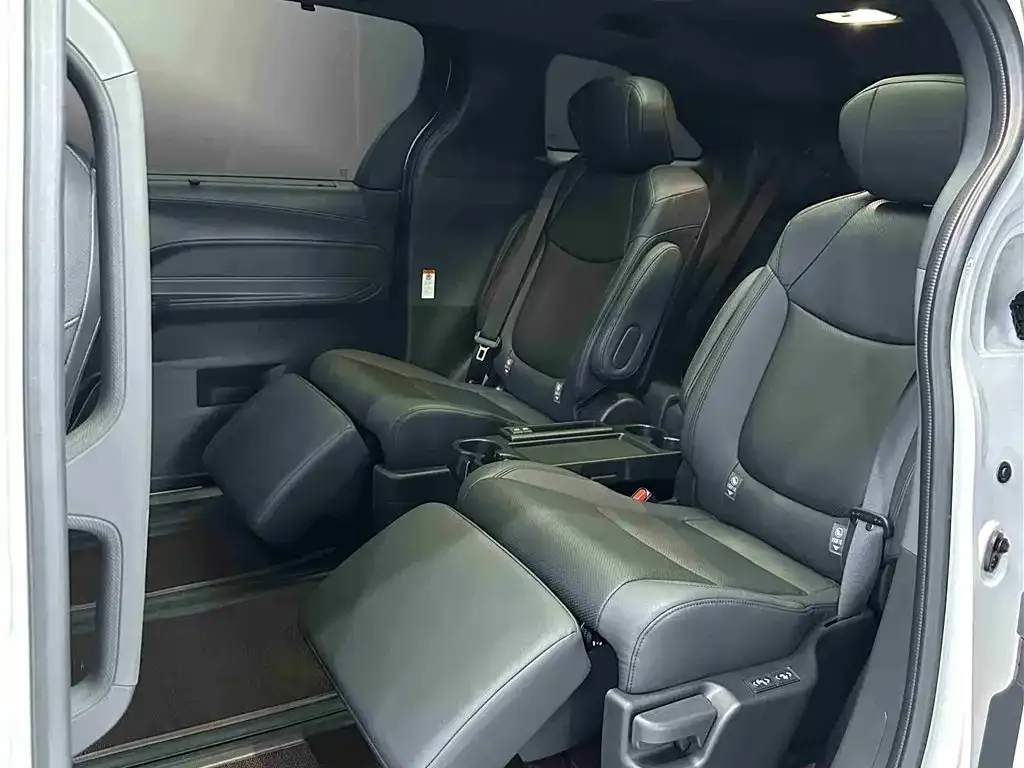 Toyota Granvia 2023 из CN, фото 7