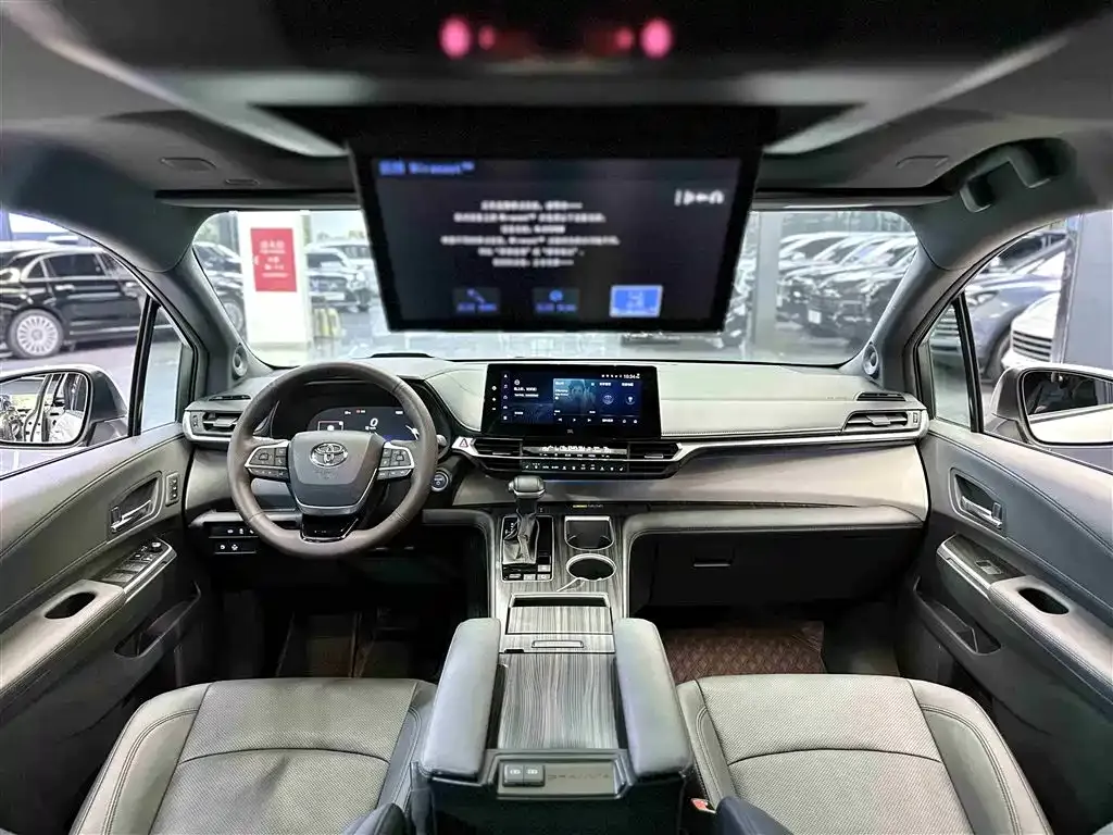 Toyota Granvia 2023 из CN, фото 9