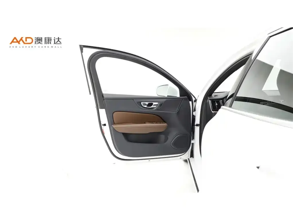 Volvo V60 2024 из CN, фото 10