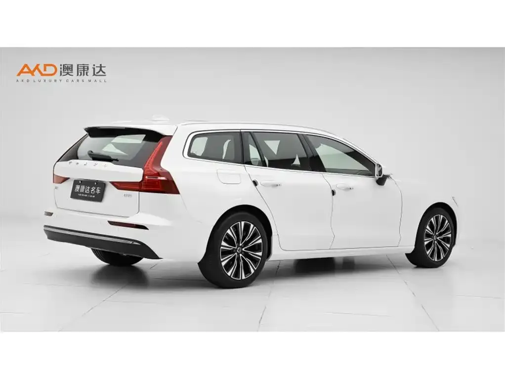 Volvo V60 2024 из CN, фото 3