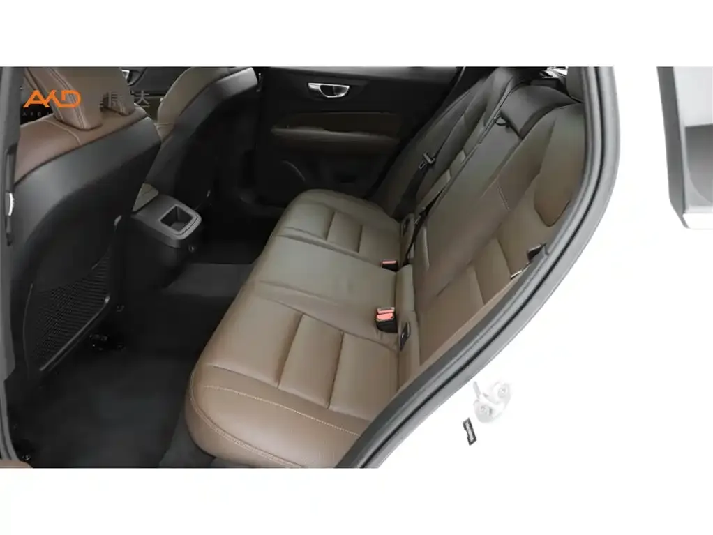 Volvo V60 2024 из CN, фото 7