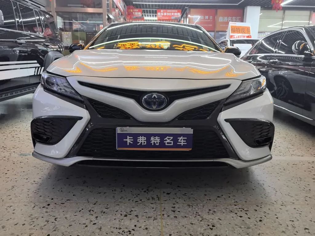 Toyota Camry 2021 из CN, фото 2