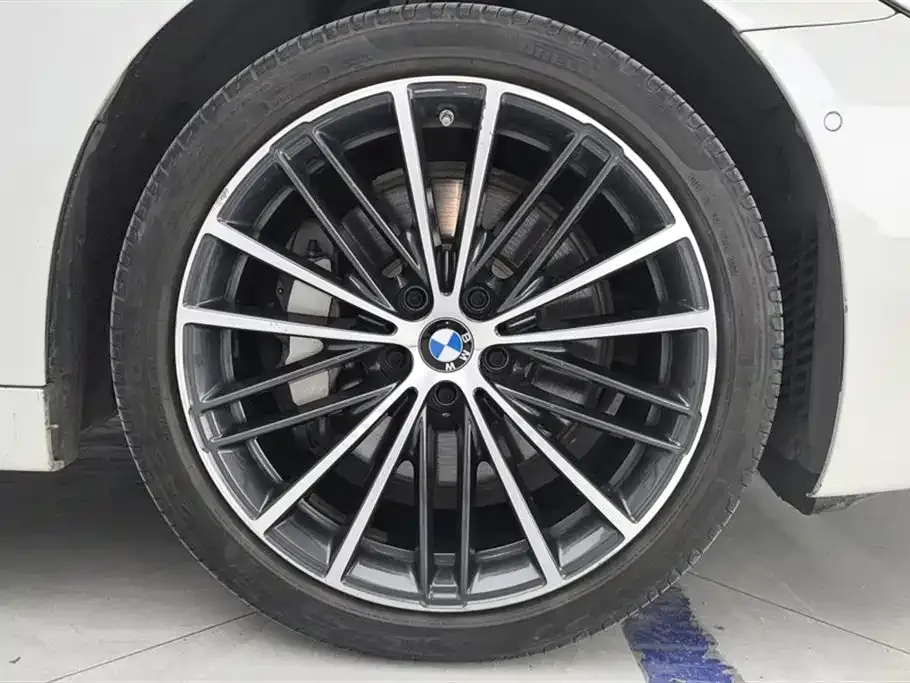 BMW 5 Series 2022 из CN, фото 6