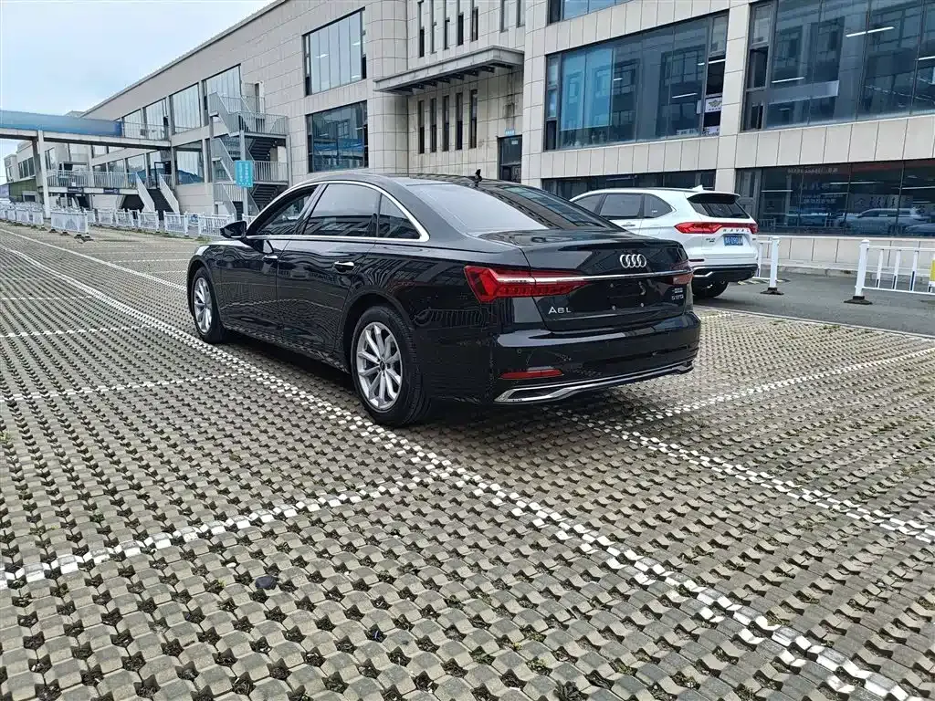 Audi A6L 2024 из CN, фото 5