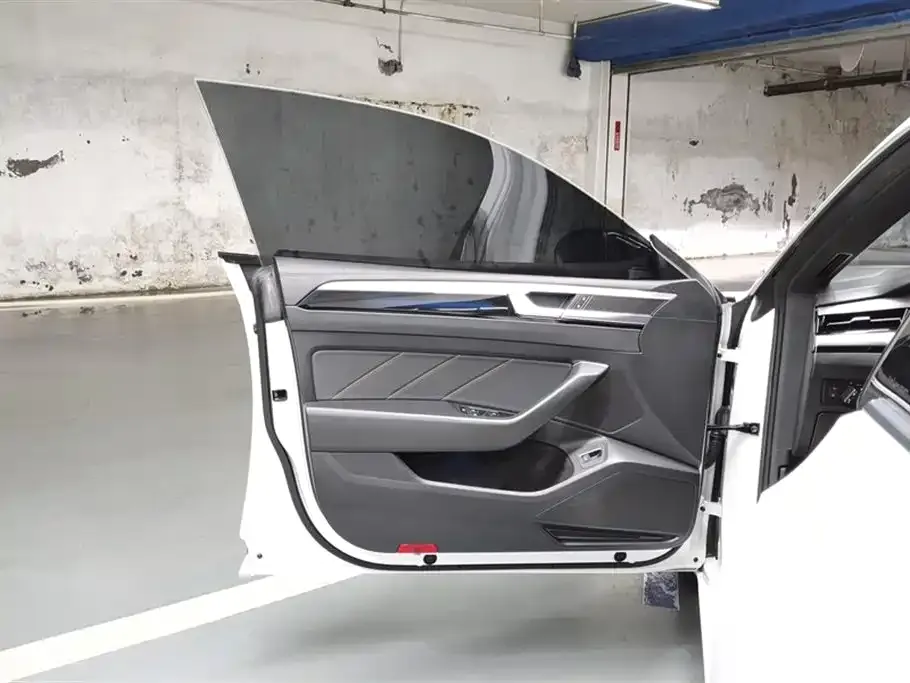 Volkswagen CC 2023 из CN, фото 7