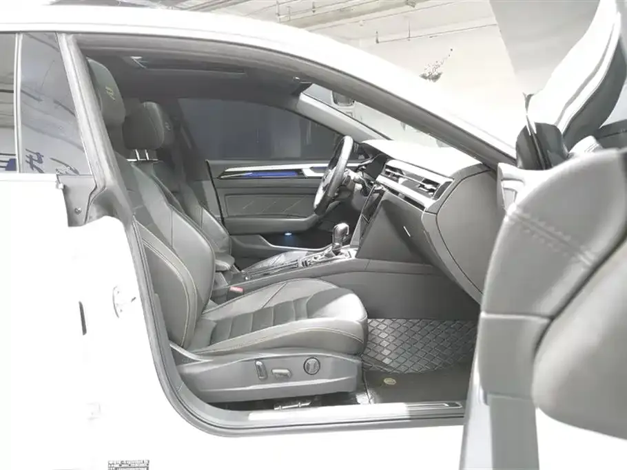 Volkswagen CC 2023 из CN, фото 8