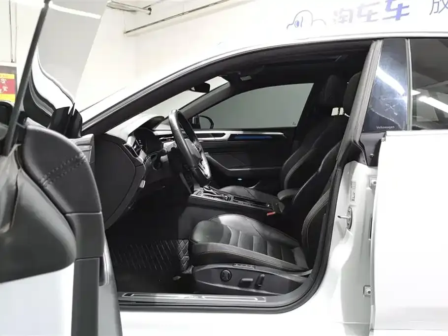 Volkswagen CC 2023 из CN, фото 9